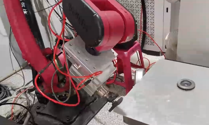Industrial robot for polishing