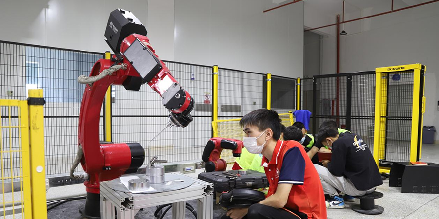 i-industrial welding robot debugging